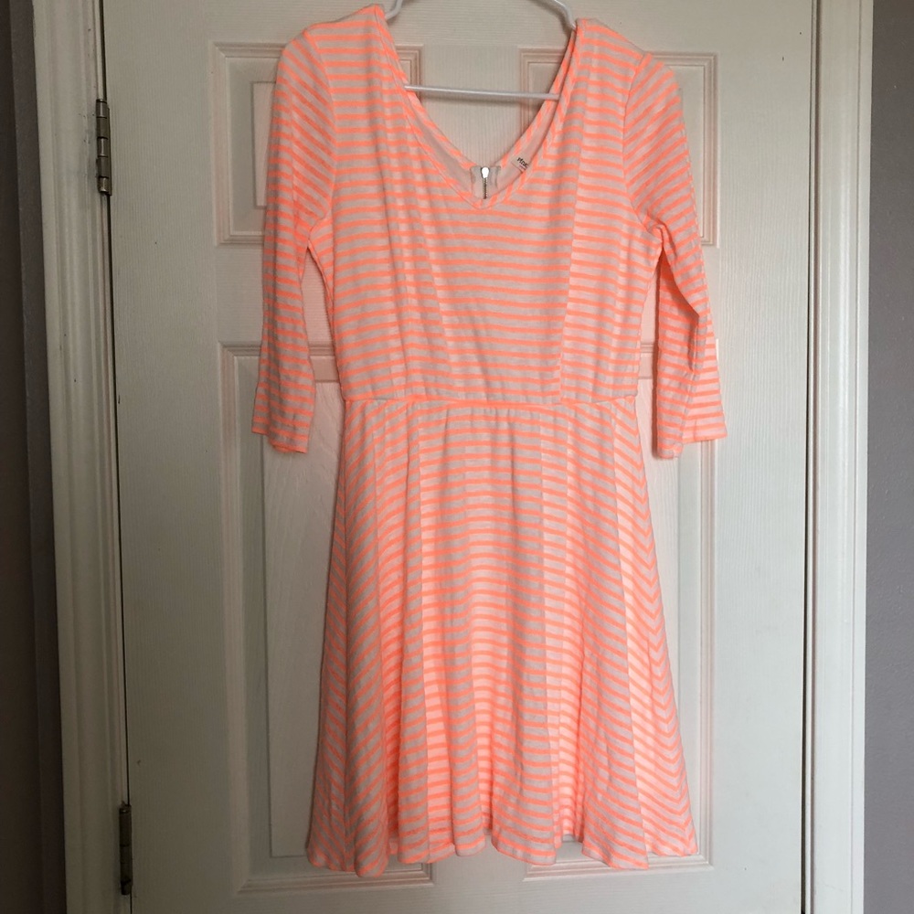 Causal dress size Large